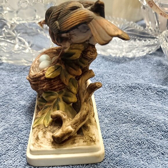 Vintage Lefton, Porcelain Robin Figurine . Hand Painted. Made in Japan - Picture 4 of 9